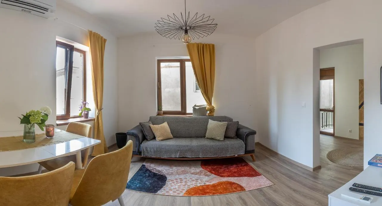 Linden House - A Lovely Apartment In Central 瓦爾納