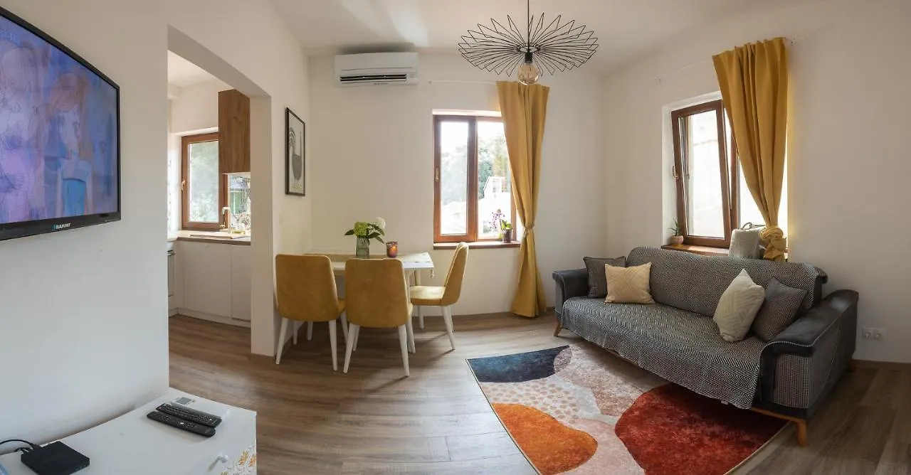 Linden House - A Lovely Apartment In Central 瓦爾納
