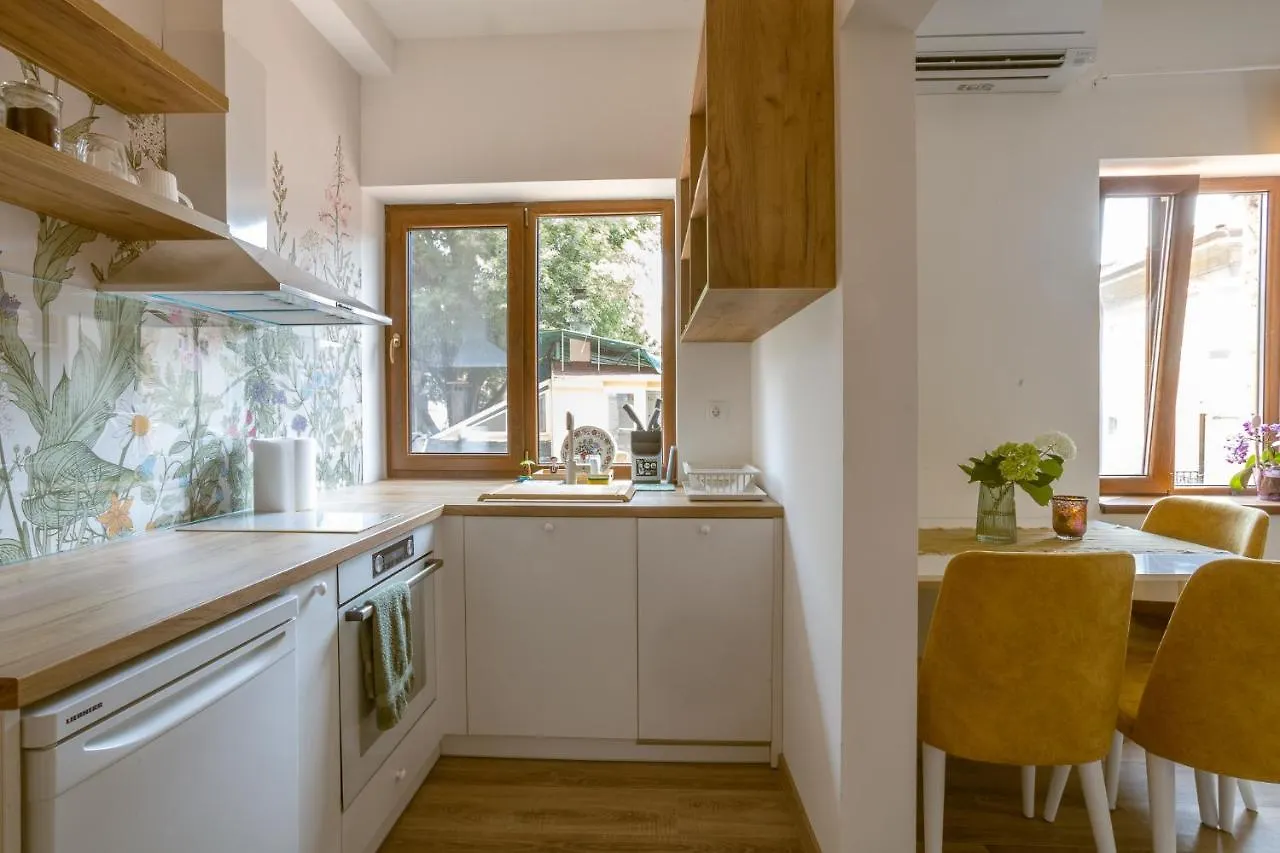 Linden House - A Lovely Apartment In Central 瓦爾納