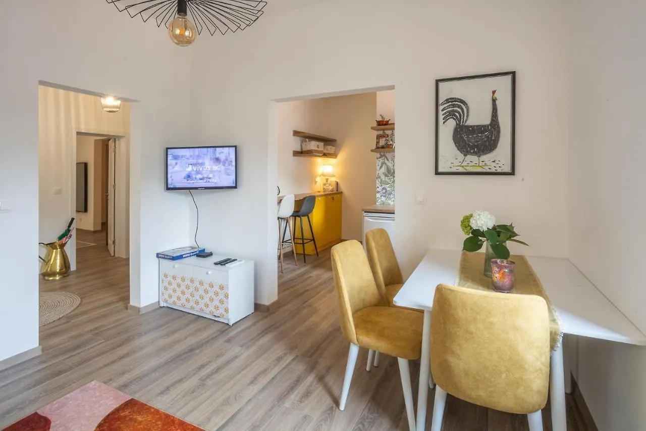 Linden House - A Lovely Apartment In Central 瓦爾納 0*,  保加利亚