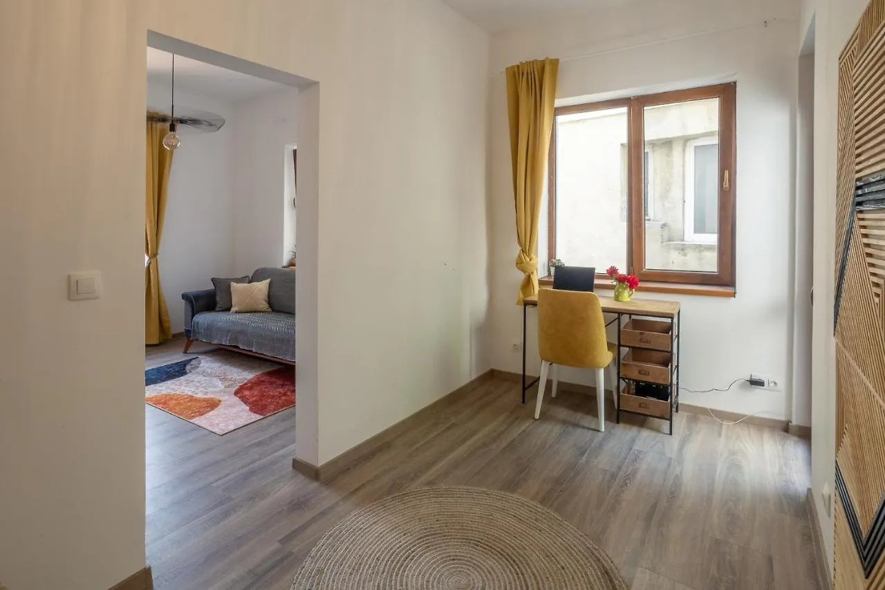 Linden House - A Lovely Apartment In Central 瓦爾納