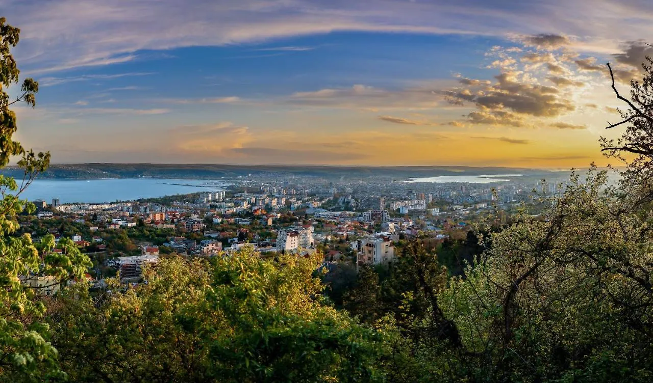 Linden House - A Lovely Apartment In Central Varna